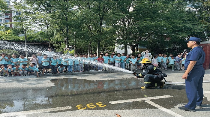 萌娃爭當安全小衛士.jpg